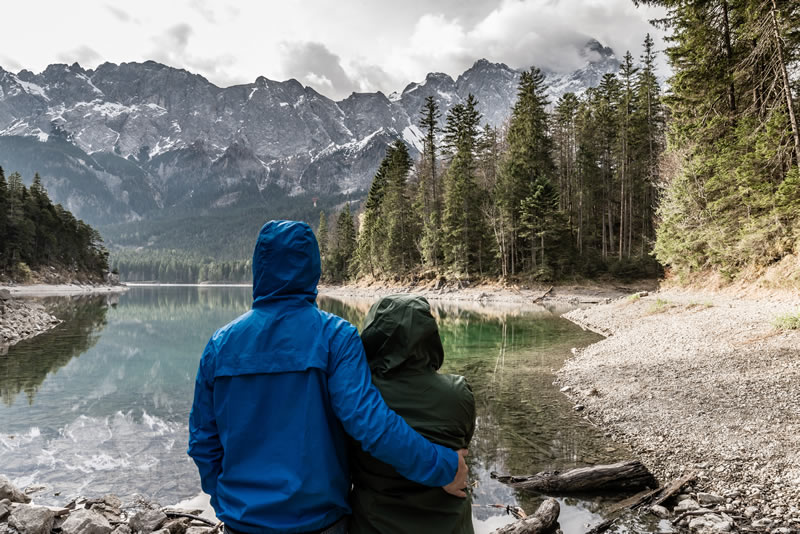 Photo of couple admiring beautiful mountain scenery